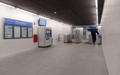 Zabaldu dute tren geltoki azpiko pasabidea