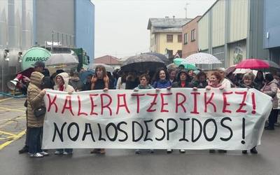 Kaleratze bat salatzeko lanuzteak egiten dabiltza Natra Oñatin