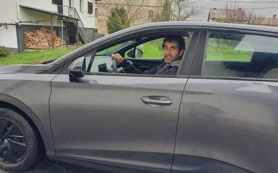 "Auto elektrikoa errazagoa eta erosoagoa da"
