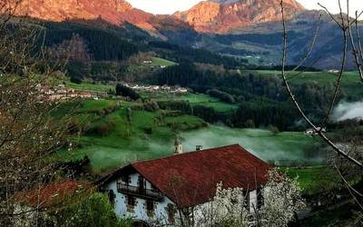 Hodeiekin batera, haizea