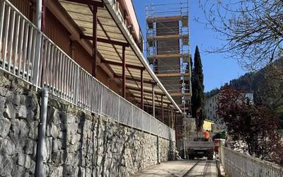 Eskolako irisgarritasun obrak azken txanpan