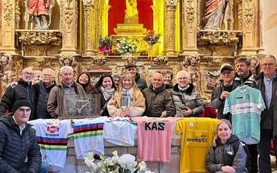 El Pedal Aragones zikloturista taldekoen maillota Gatzagako bildumaren parte da