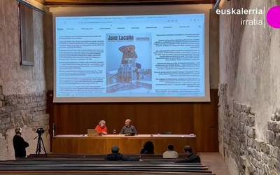 'Atzera begirako erakusketa' ikusgai jarri du Joxe Lacallek, Kondestablen