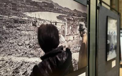 Hiroshima eta Nagasakin jaurtitako bonba atomikoen ondorengo erresilientzia, iruditan