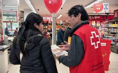 Gurutze Gorriko boluntarioak egongo dira bihar eta etzi Atxetako Alcampon, ume zaurgarrien aldeko kanpaina baten berri emateko