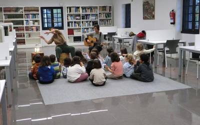 Musika eta istorioak uztartu dituzte 'Ameli kontalaria' saioan