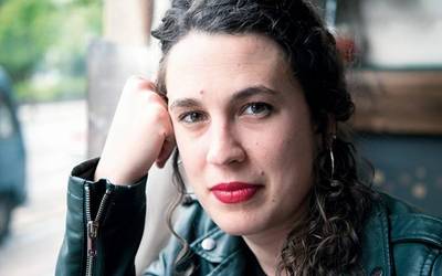 Ane Labaka (idazlea): “Ama-alaba baten arteko inkomunikazioaren istorioa da ‘Murmur’”
