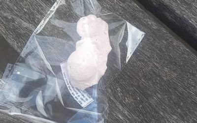 Fetuen panpinak banatu dituzte Zabalgana auzoko hainbat txokotan