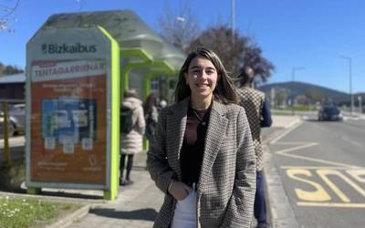 "Autobusa gure musturren aurretik pasatzen da, baina ez da geratzen"
