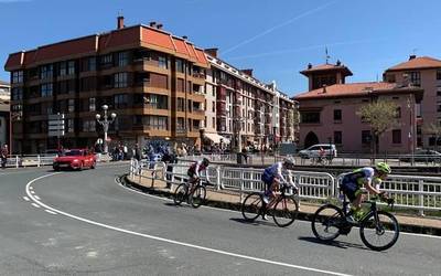 Trafikoa etengo dute asteazken bazkalondoan, Itzulia dela eta