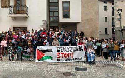 Palestinaren aurkako genozidioa salatzeko elkarretaratzea deitu dute biharko