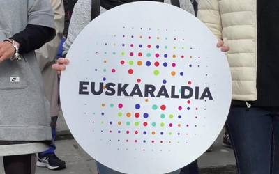 Euskaraldirako motorrak berotzen hasiak dira antzuolarrak