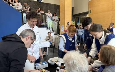 Pepe Rodriguez sukaldari entzutetsuak Zornotzan egindako pintxo lehiaketa batean parte hartu du