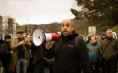Guardianen langileen erabakia "multinazionalak plantillari egindako presioen ondorio" izan da, ELAk salatu duenez