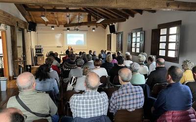 Rosa Ayerberen ezagutzaz gozatu dute, Lanbroa elkarteari esker