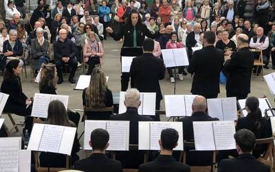 [ARGAZKIAK] Lesakako Musika Bandan beti martxoa da kontzertua eman dute