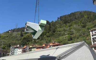 Bihar iritsiko da Gabolatseko zubi berriaren piezarik handiena