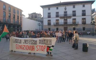 Palestinarekin elkartasunez mobilizatu dira Azkoitian