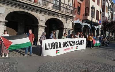 Eskualdeko plazetara atera dute berriz Palestinaren aldeko aldarria