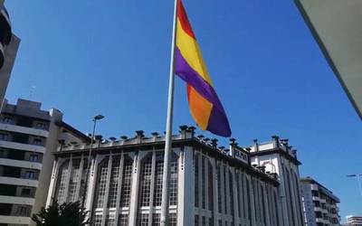 Espainiako II. Errepublikaren 94. urteurrena ospatuko dute astelehenean