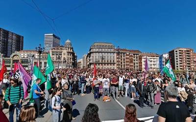 Sindikatuek beste bost greba egun deitu dituzte hezkuntza publikoan maiatzerako