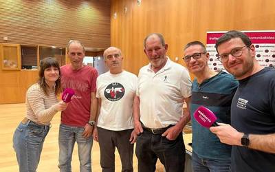 Iñaki Perurena eta parte-hartzaileak: “Gure asmoa euskaraz goxo aritzea da”