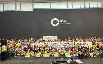 Beskoitze eta Txantxiku ikastolen arteko harremana indartzeko, egun osoko ospakizunak