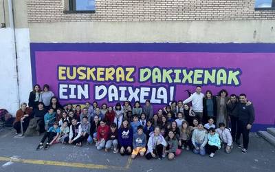 Euskara sustatzeko murala amaituta Arimazubi gunean