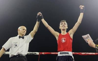 Mohcine El Kabouri plazentziatarrak Gipuzkoako titulua eskuratu du jendetza batu duen boxeo jaialdian