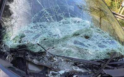 Kejie ta desditxie: "Auto gainera ehun kiloko harria"
