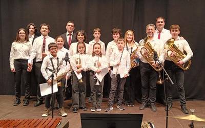 Eibarko Bandarekin jo zuten Musika Eskolako gaztetxoenek