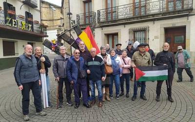 Errepublika goratu dute