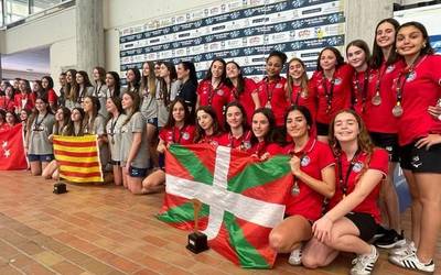 Uribe Kostako hainbat jokalarik brontzezko domina lortu dute Waterpoloko Euskal Selekzioagaz