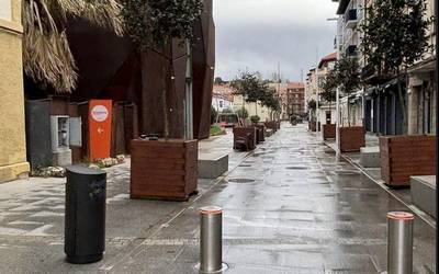Ibilgailuen zirkulazioa murriztu dute Itzubaltzeta/Romoko Aurrezki Kutxa kalean