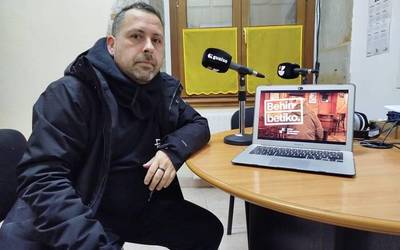"Konponbidean aurrera egiteko beharra du herri honek"
