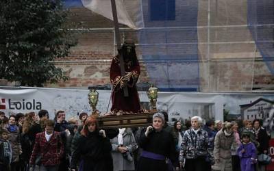 Iaz baino paso bat gutxiago aterako dute Ostiral Santuko prozesio nagusian