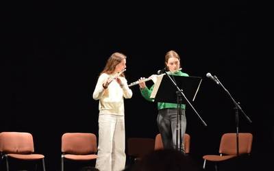 Udaberriko Kontzertua eskaini dute Musika eta Dantza Eskolakoek oporren atarian