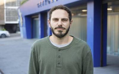 Gonzalo Armua: “Mundua su eta gar menperatu zutenek orain etika-irakaspenak eman nahi dituzte milioika hilotzen gainean eraikitako pulpituetatik"