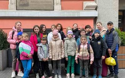 Hamar haur ukrainar hartzera iritsi nahi du Chernobil elkarteak