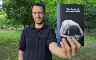 'Su festak' liburua aurkeztuko du Jon Urzelaik apirilaren 29an Zapatilleran