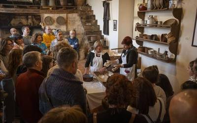 Ogia modu tradizionalean egin dute Artziniega Museoan