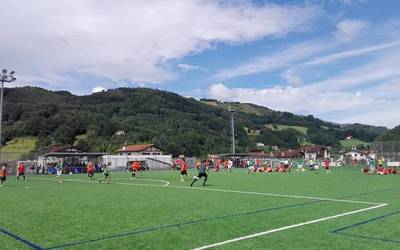 Gure Txokoak 2013ko alebin mailako taldeentzat futbol torneoa antolatu du maiatzaren 1ean Beran