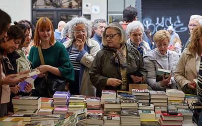 Liburu denda "erraldoia" bihurtuko da gaur Karlos III. etorbidea