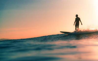 "Surf-argazkilaritza artearen eta naturaren akzioaren konbinazio perfektua da"