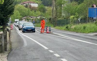 Asteon amaituko dituzte errepidearen asfaltatze lanak Ola auzoan