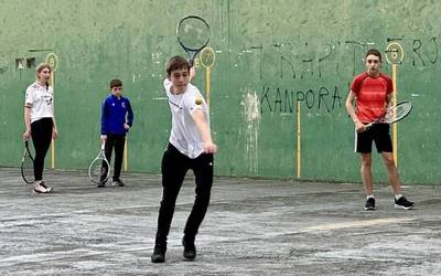 Aresoko Frontenis txapelketa mistoan izena emateko azken egunak