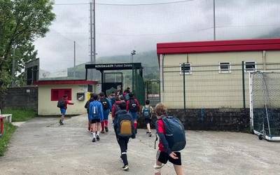 V. Aloña Mendiko futbol campusa martxan da