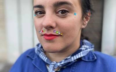 Herri guztiak "loloo lolololoolo" abesten duen bitartean, nik "piribipipipipipi" egiten dut