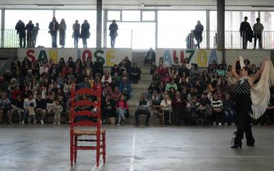 Dantzek bete dute larunbat arratsaldea San Jose jaietan