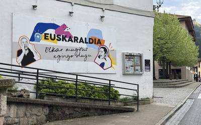 Maiatzaren 5etik 15era bitartean banatuko dituzte txapak Eskoriatzan